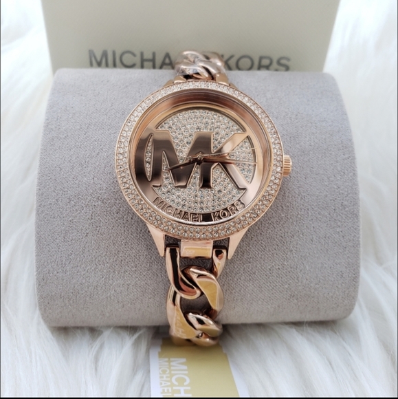 Michael Kors Accessories - 💝⌚️Michael kors original brand new with tag